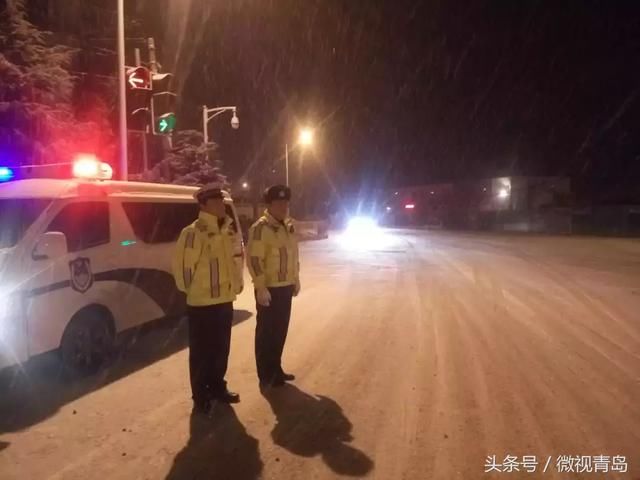 12℃+突降“暴”雪的夜晚，青岛那些不着急回家的人……致敬！