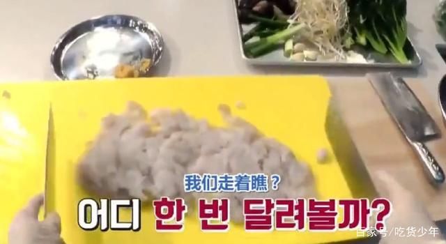 中国厨师参加韩国美食节目，现场无人料到他能把鲜虾做成面条