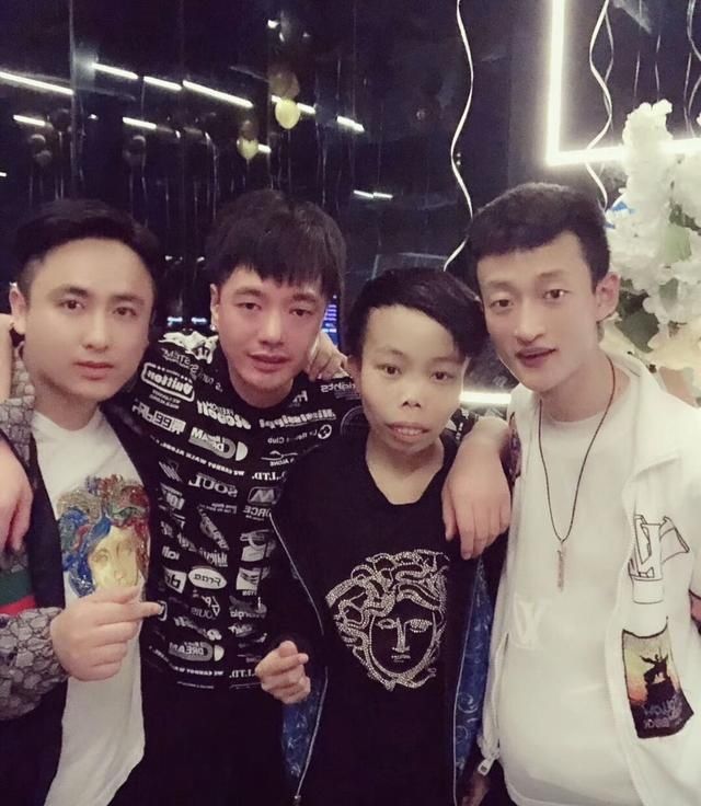 丁老五直播间怒怼天道徒弟丁一，某主播爆料小伊伊带货纯属圈钱！
