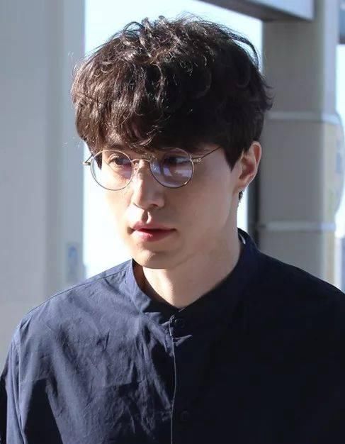 没近视的人戴的眼镜