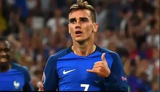 法国2: 0大胜乌拉圭!赢面很大的法国队能否最终