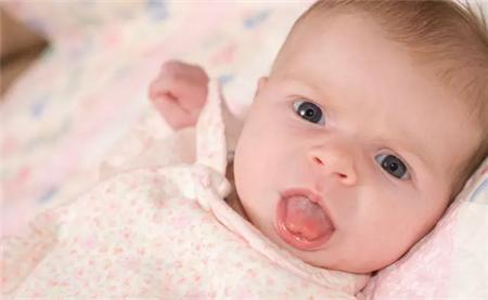 宝宝经常吐舌头 是生病了还是正常反应 4点宝