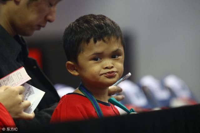 实拍网红小马云生活现状,哎,他还是个孩子