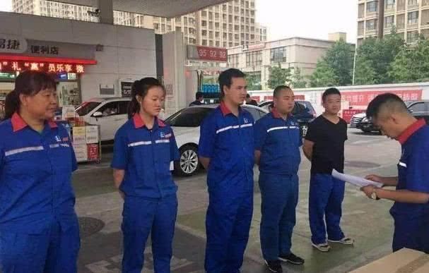 为什么加油站工资不到三千,很多人却抢着干?到底有啥“内幕”?