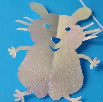 鼠年的老鼠穿什么拿什么