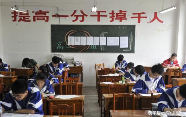 小伙子长相平平,高考成绩749分,离满分只差一