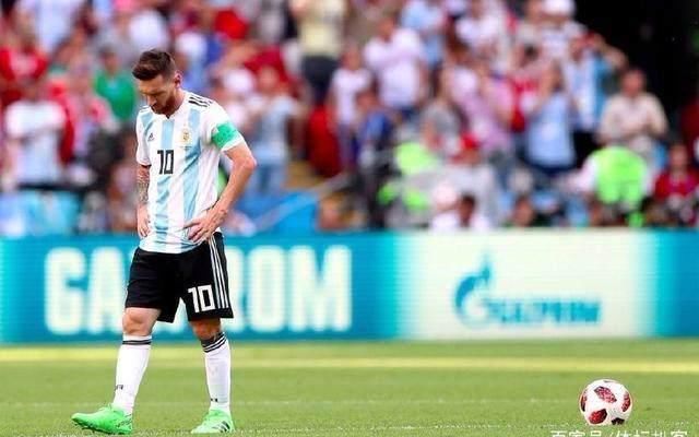 阿根廷最终3比4输给了法国,梅西只剩下茫然,四