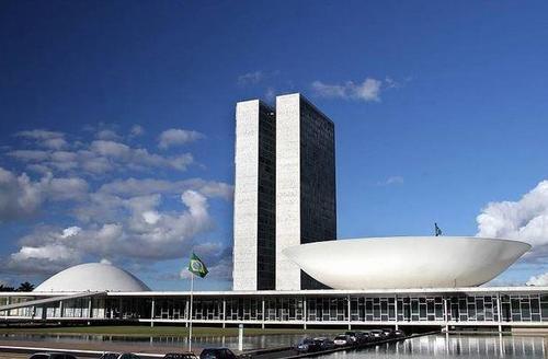 立法改变增加移民留在巴西机会