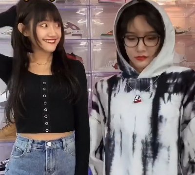 艾比与代古拉k互换穿衣风格，艾比穿运动服样子曝光，羡慕了