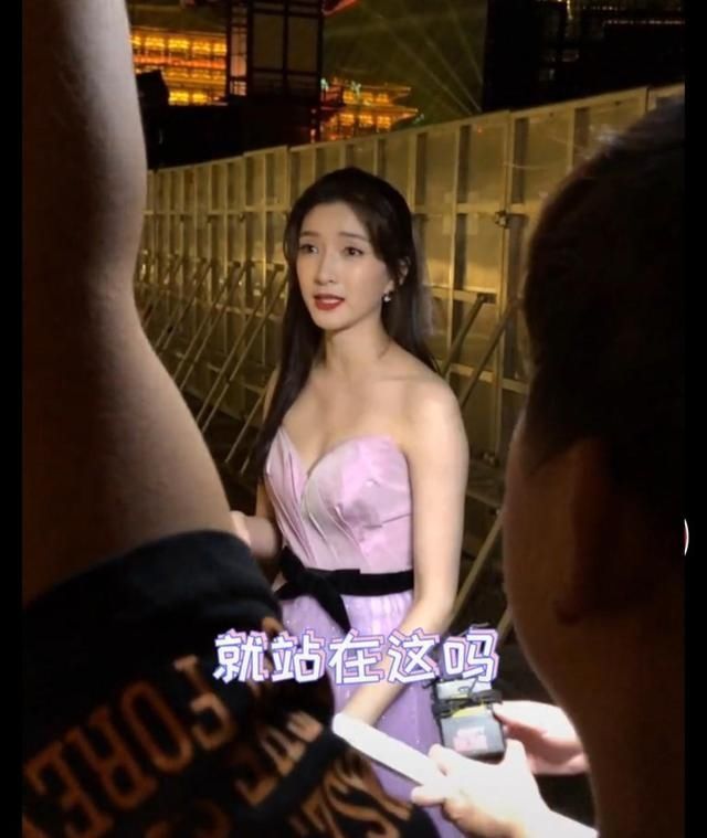 江疏影浅紫礼服似仙女，精心打扮被指像谢娜，连偶遇视频都是套路