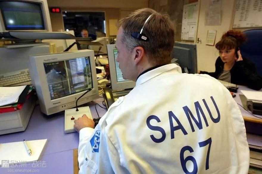 录音曝光!拨急救电话却被接线员嘲笑后,女孩在
