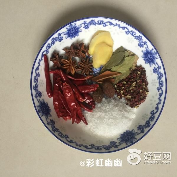 又薄又软、弹牙有嚼劲的香卤牛腱子