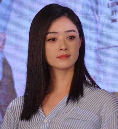 真瘦了!蒋欣减肥成功 蓝条纹衬衣显清新