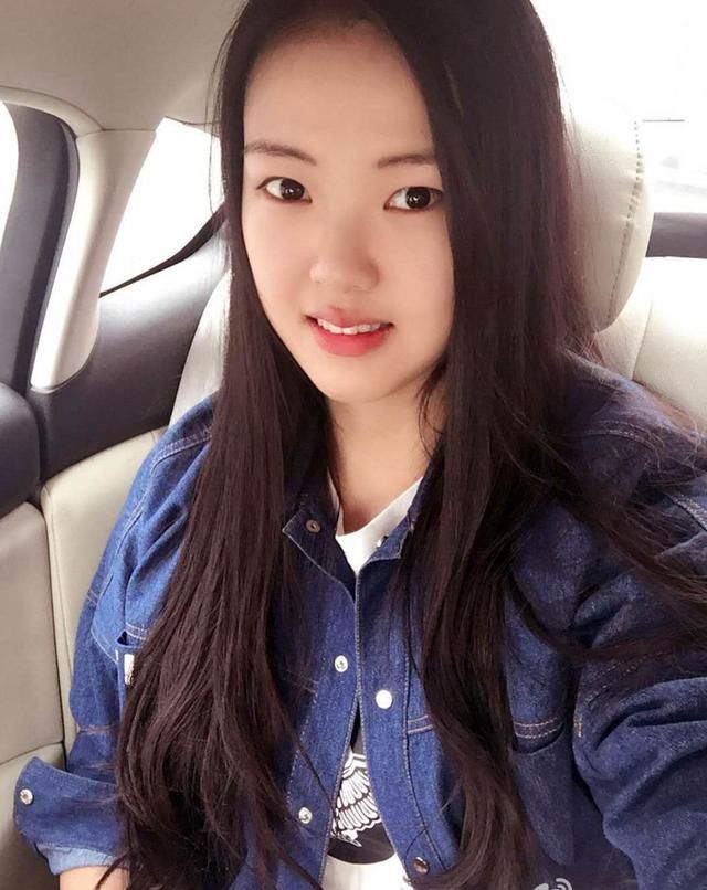 刘晓洁生活照或与家人温馨合影