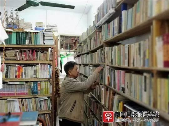 广西一老人50年花40多万买书,堆满5层楼!教授都曾来借书