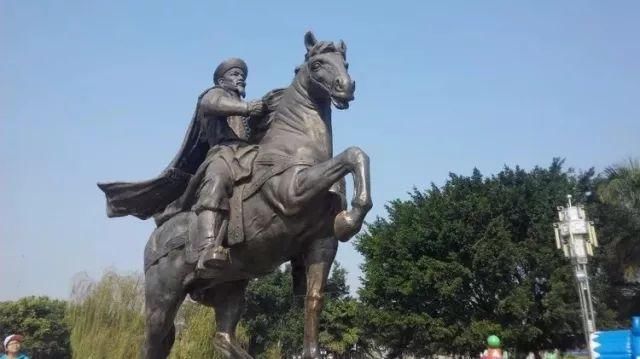 魅力中国城一百多年前,这位67岁的老英雄在友