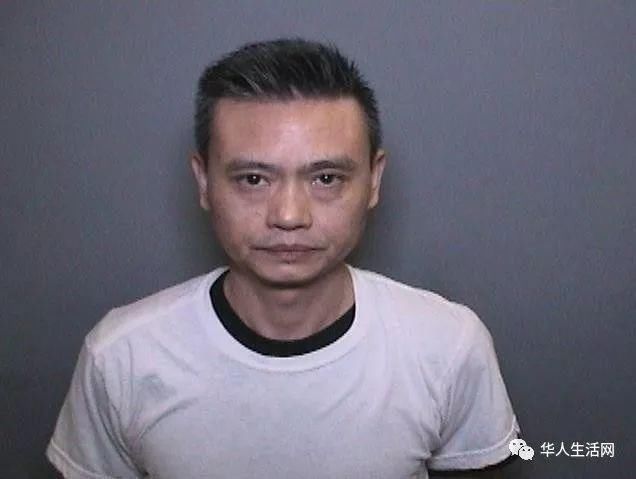 色胆包天！华男按摩师霸王硬上弓强吻脱顾客裤子接触私处