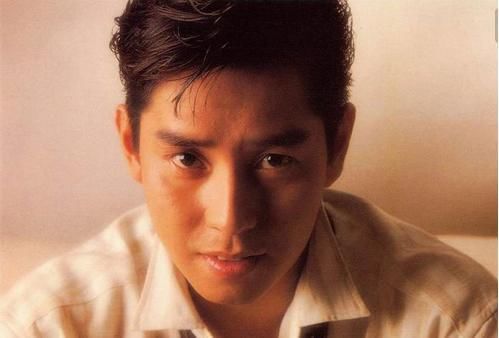 香港巨星签名只签英文,陈道明怒斥:中国人就应