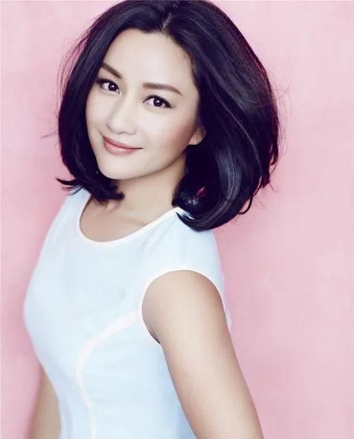 胡兵妈妈:儿子痴恋瞿颖49岁不结婚，她曾逼婚把胡兵逼出抑郁症