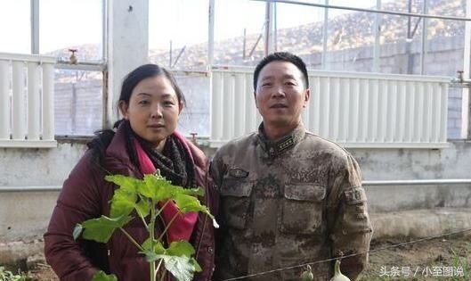 还记得曾经跪在亡妻坟前,感动无数人的军人吗