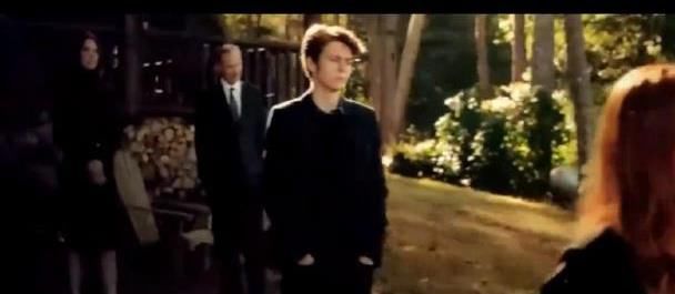 《复仇者联盟4》最后钢铁侠葬礼上有一年轻人