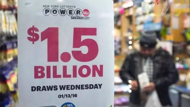一对夫妻买彩票中了30个亿，5个月后，他们的生活照被曝光，震惊