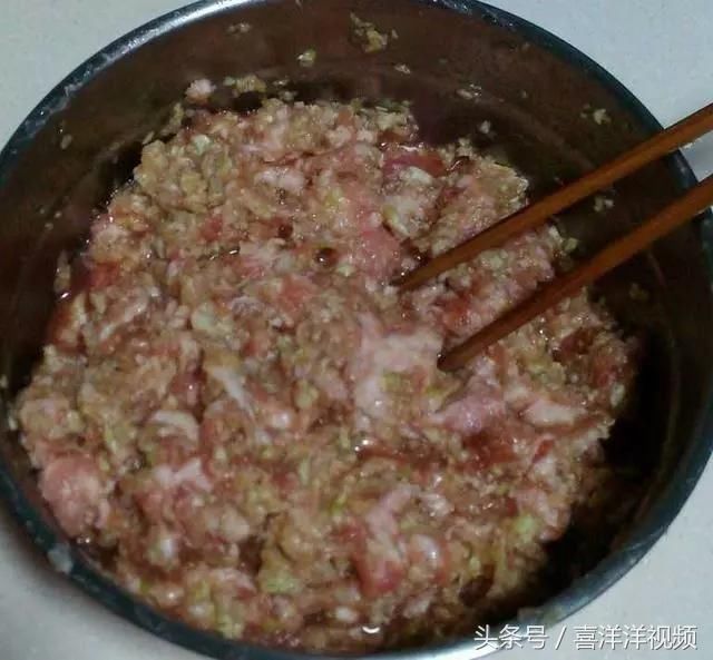 6个鸡蛋半碗饺子馅，用勺子做蛋饺，一分钟一个，好吃好看