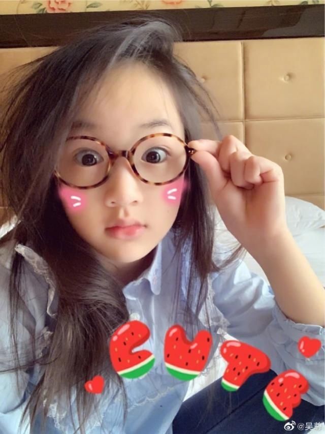 吴尊女儿整容式长大，如今的吴欣怡气质非凡，美成女神！