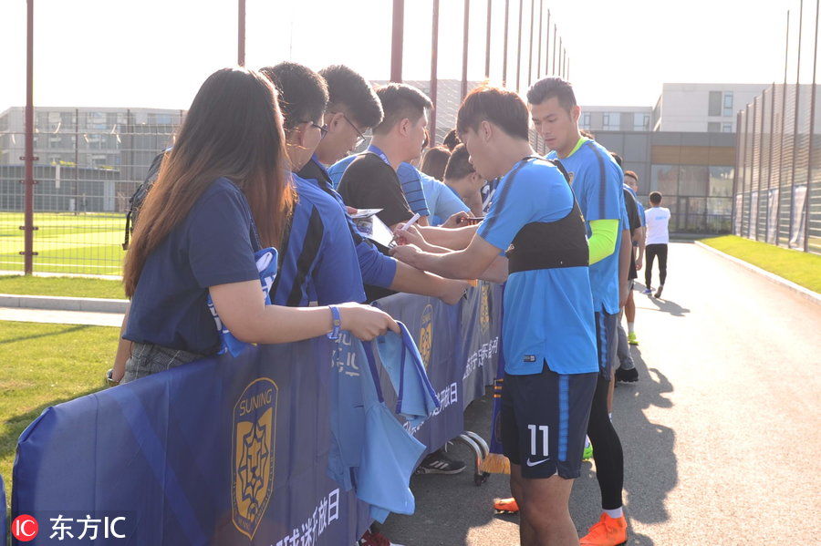 江苏苏宁易购俱乐部球迷开放日 吉翔、南小亨