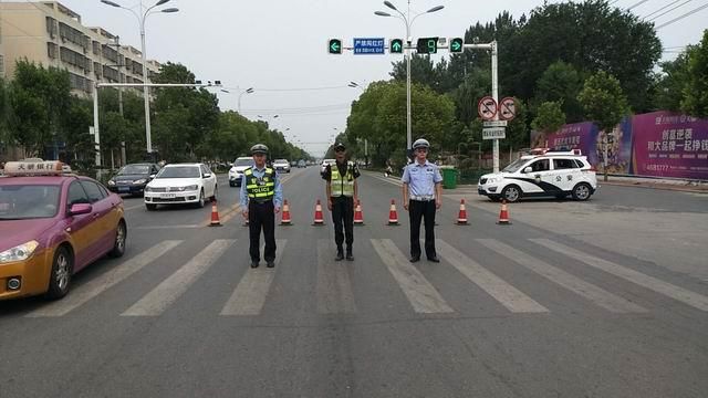 温情六月 爱心护考固始交警全力以赴为高考莘