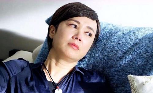 蒋雯丽将外甥女捧成影后，却几乎不提儿子，看了她儿子照片：怪不得！
