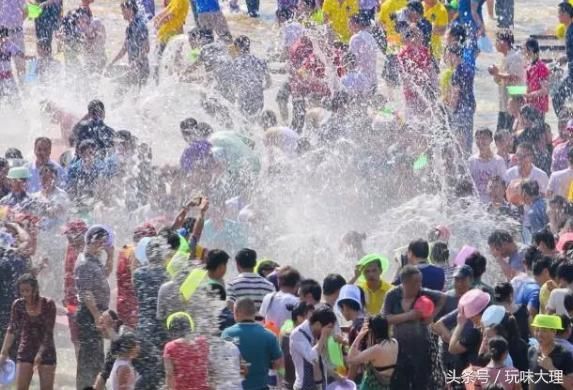 西双版纳泼水节狂欢，这12件事情千万不要做！