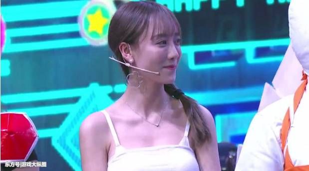 LPL夏季赛又火了一位女主播?这回不是小姐姐