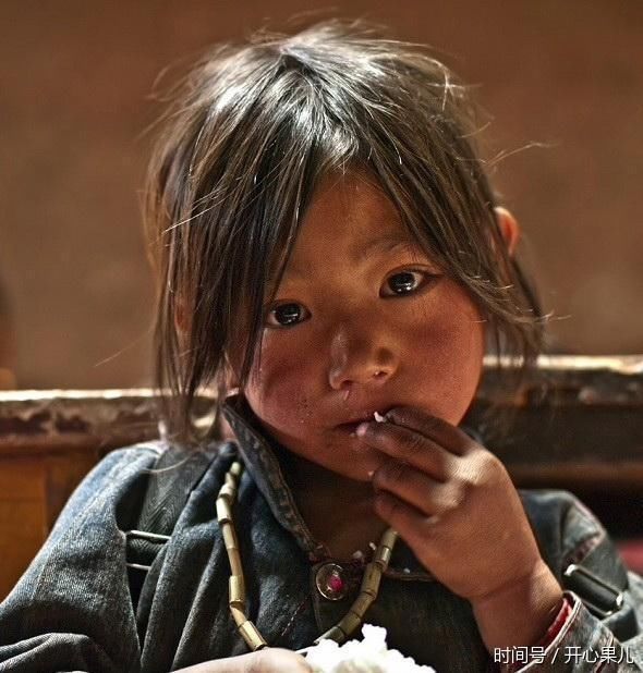 直击:中国最穷山区孩子们吃什么,看完的人都哭