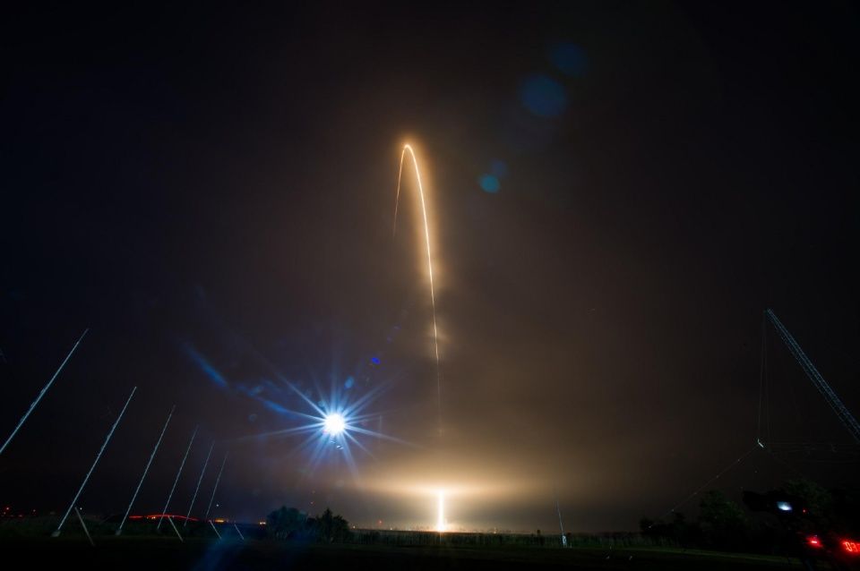 美国“天鹅座”宇宙飞船发射升空猛照 有一种震撼身心的美