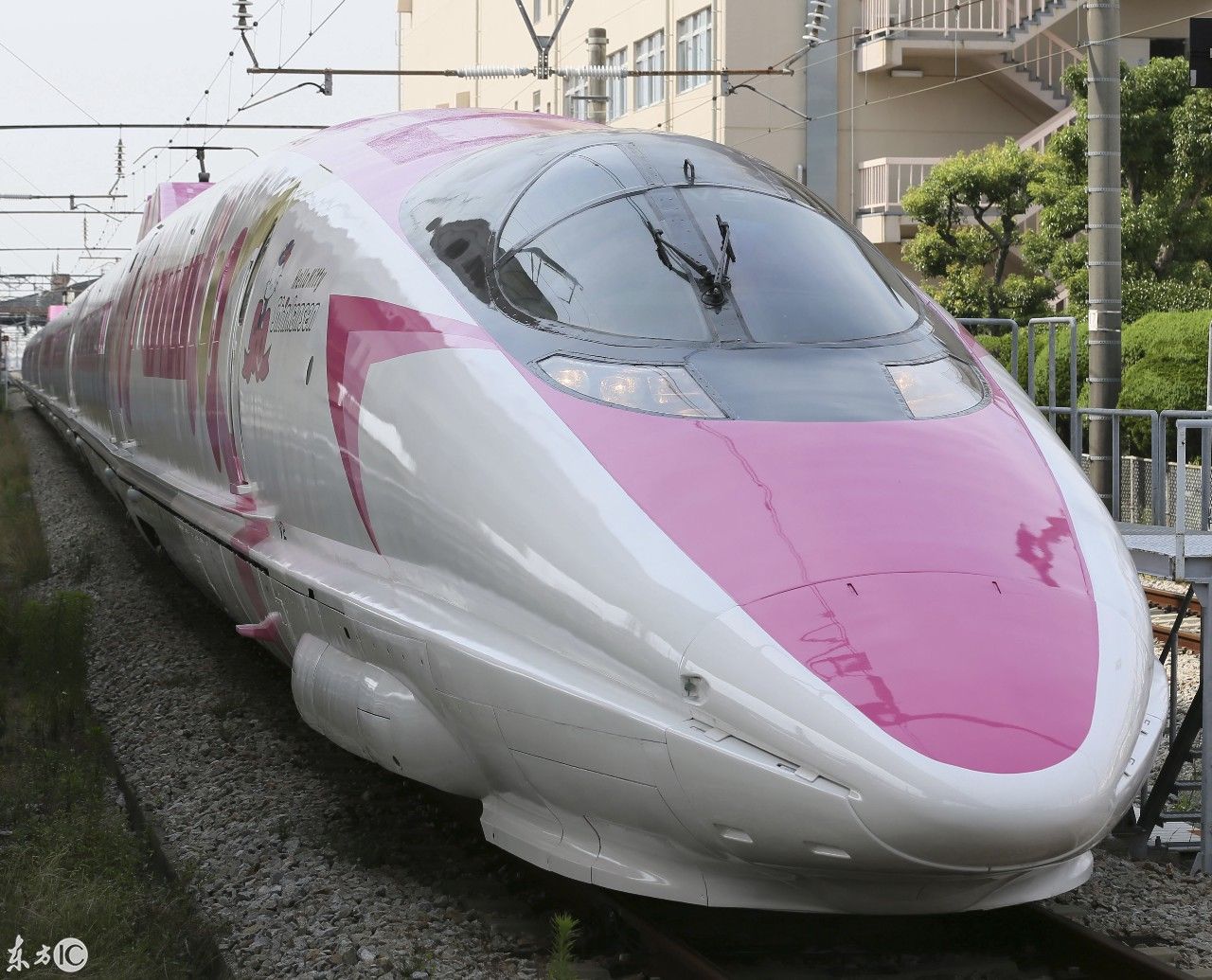 萌萌哒少女心,日本新干线列车以凯蒂猫为主题