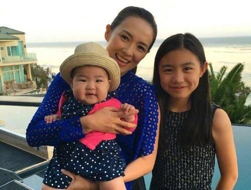 章子穷养儿子，给娃穿女儿剩下的衣服，网友：要这么节俭吗