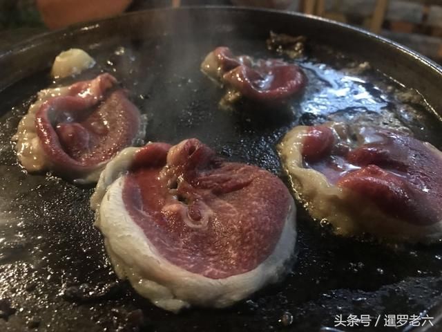 在泰国街头吃顿涮锅烧烤，牛肉有黑边，凉菜特别咸，值280元不？