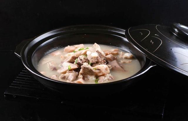 莲藕排骨汤怎样煲好喝 t0163923a8c35ece0f3.jpg