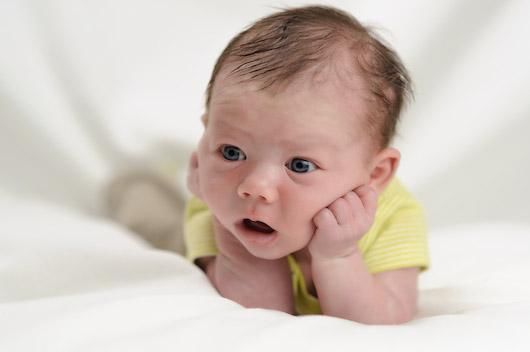 新生宝宝头发稀疏发黄,到底是什么原因呢?