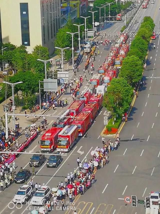 昨天，一座城送别一群人，令人泪目……