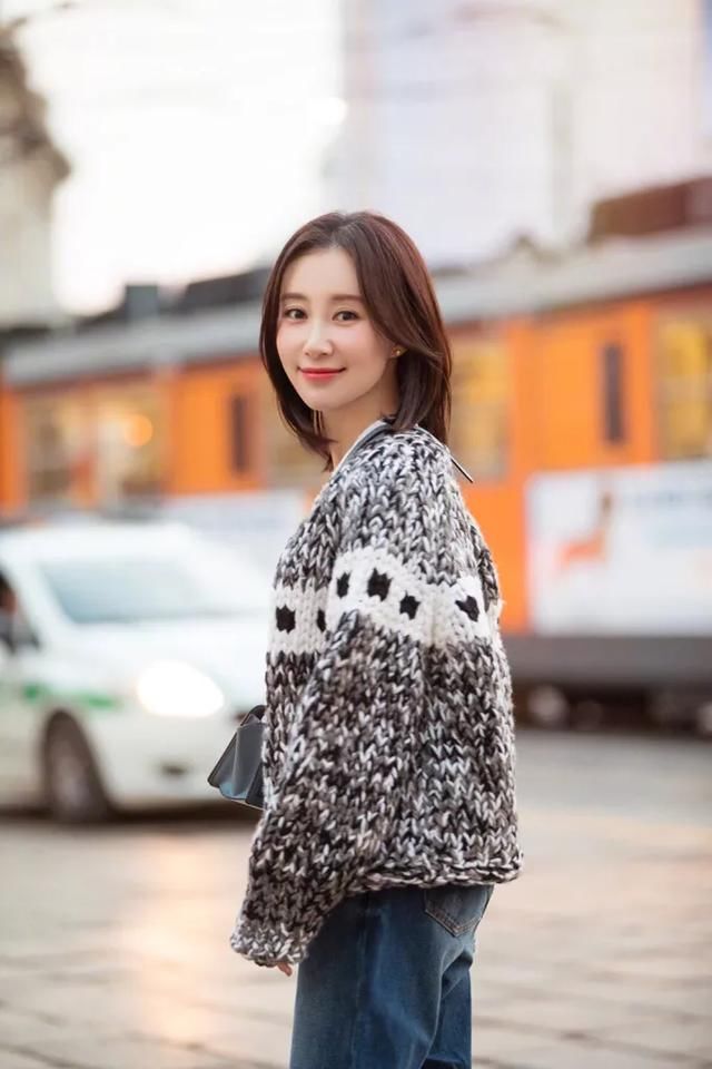 30岁的舒畅剪摩卡波波头发型,变的像18岁的