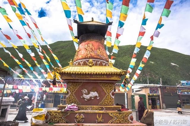 一人丢一块石头，结果成为世界最大的石堆，据说已达20亿