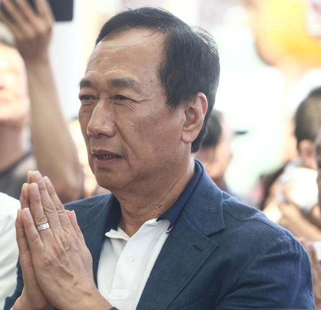 “我们只要郭台铭!”郭粉发起联署,郭办回应:粉丝自发性活动 ag真人