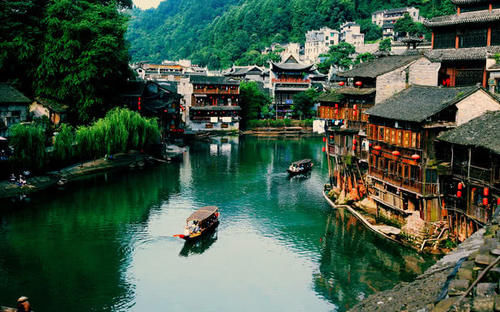 最坑人的3个旅游景点，30块破石头卖到上万块，网友：听到名字都