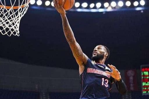 CBA爆闻:广东再换外援,易建联又获殊荣,周琦最