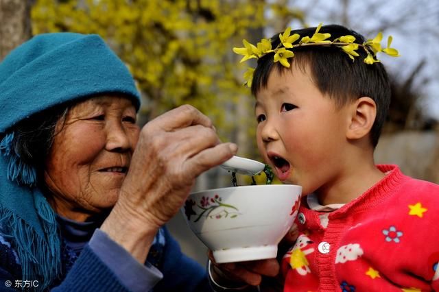 什么总是看到七十年代农村的小孩流鼻涕，现在这个现象几乎没有了