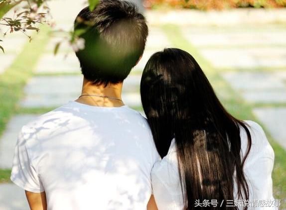 陪女友回家，她爸要加我好友，看到他偷偷发来的信息，我说不出话