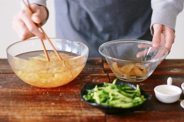 年夜饭肯定少不了这道凉菜，开胃解油腻，大人小孩都爱吃