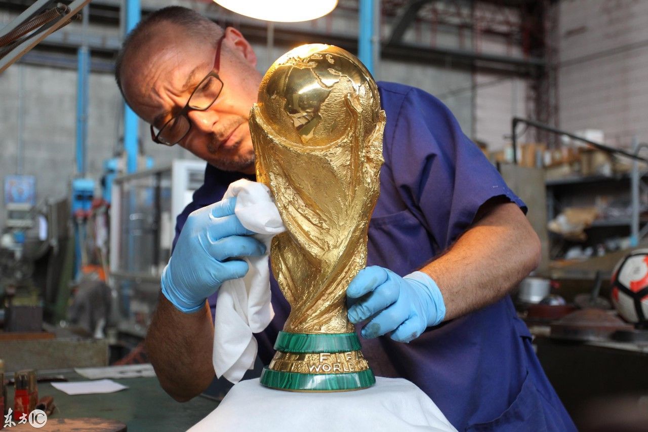 直击俄罗斯世界杯奖杯制作车间,近距离看看大